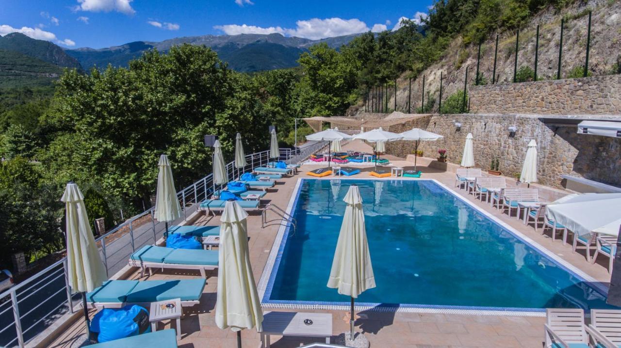 Nymfes Hotel Káto Loutrákion Екстериор снимка