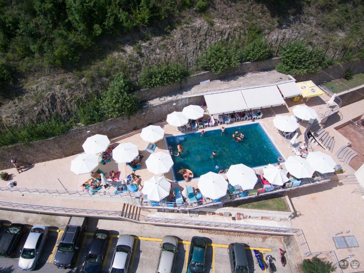 Nymfes Hotel Káto Loutrákion Екстериор снимка