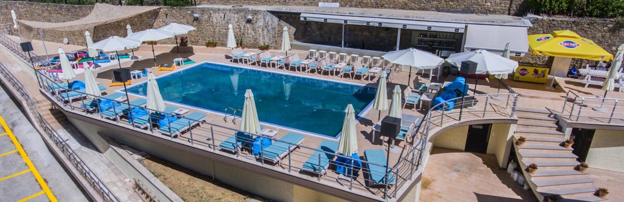 Nymfes Hotel Káto Loutrákion Екстериор снимка