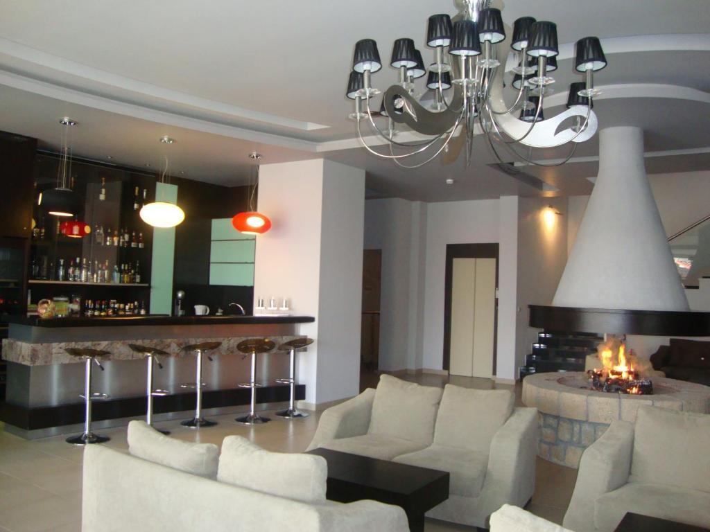 Nymfes Hotel Káto Loutrákion Екстериор снимка