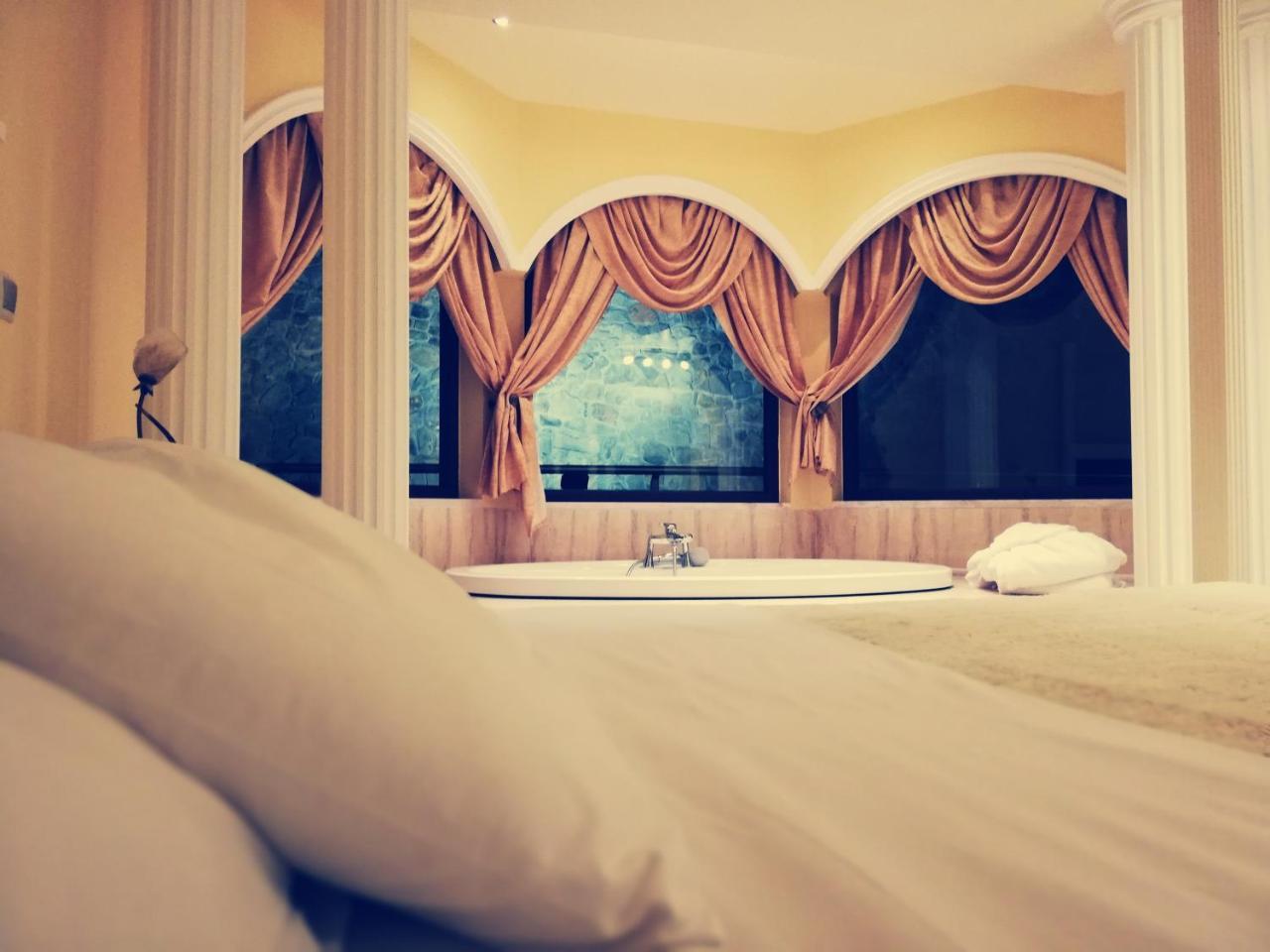 Nymfes Hotel Káto Loutrákion Екстериор снимка