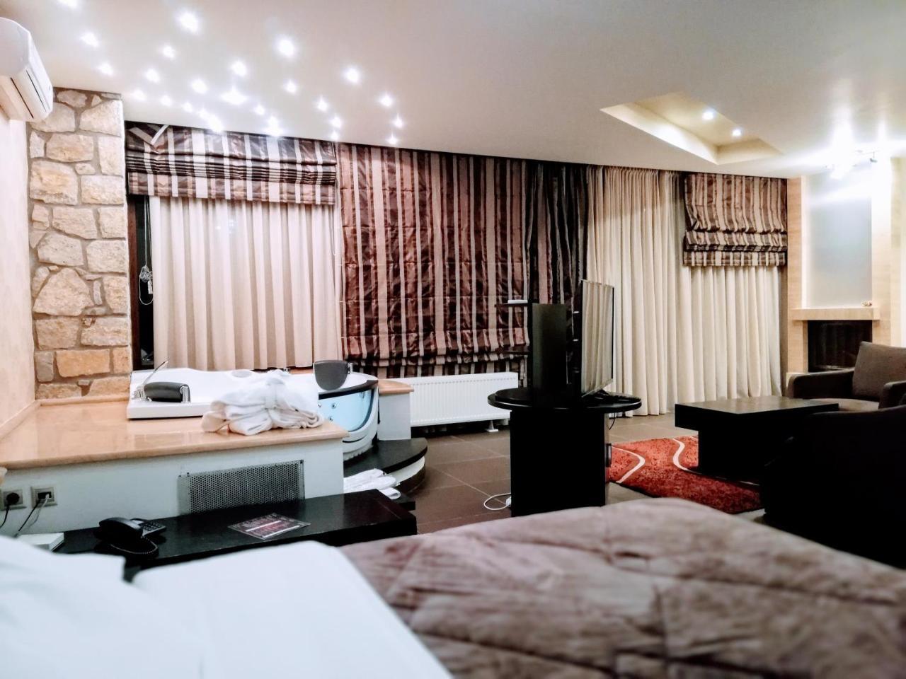 Nymfes Hotel Káto Loutrákion Екстериор снимка