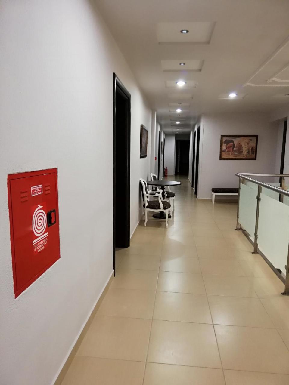 Nymfes Hotel Káto Loutrákion Екстериор снимка